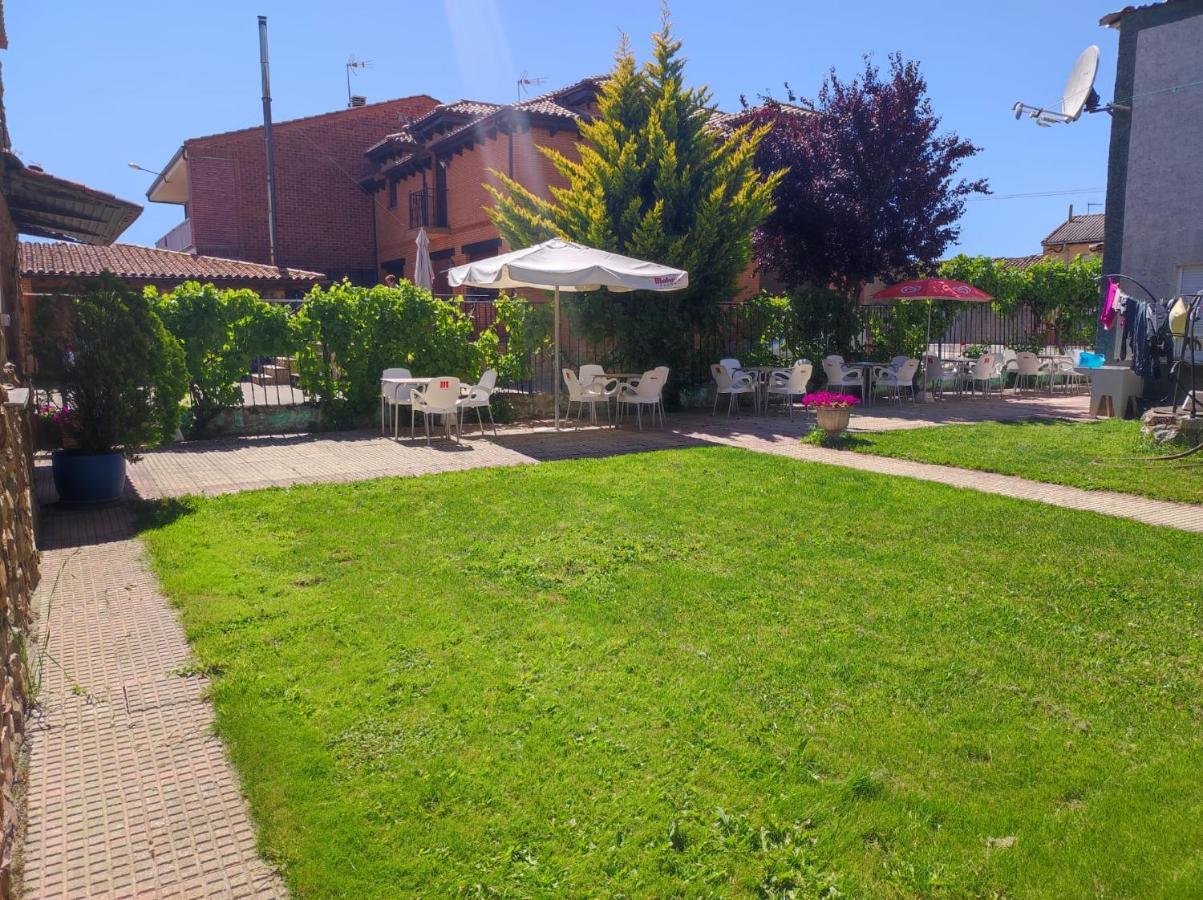 Albergue Santa Ana San Martin del Camino Bagian luar foto