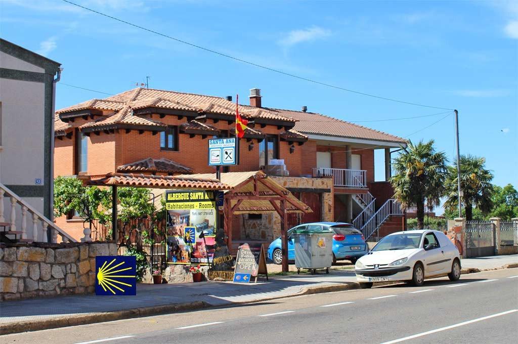 Albergue Santa Ana San Martin del Camino Bagian luar foto