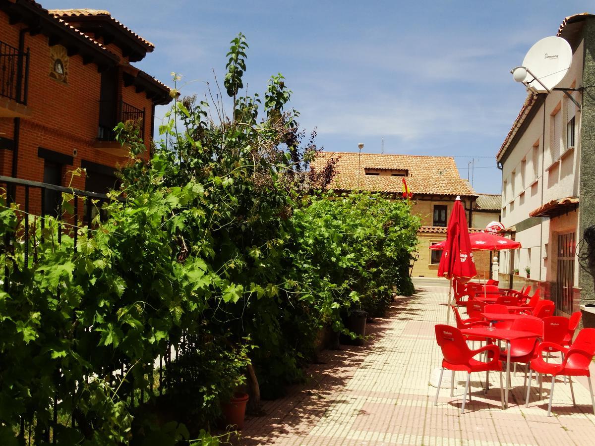 Albergue Santa Ana San Martin del Camino Bagian luar foto